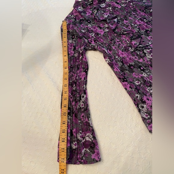 Stunning ruffle front pleated cloth Apt 9 petite small flair sleeve blouse - Picture 7 of 7